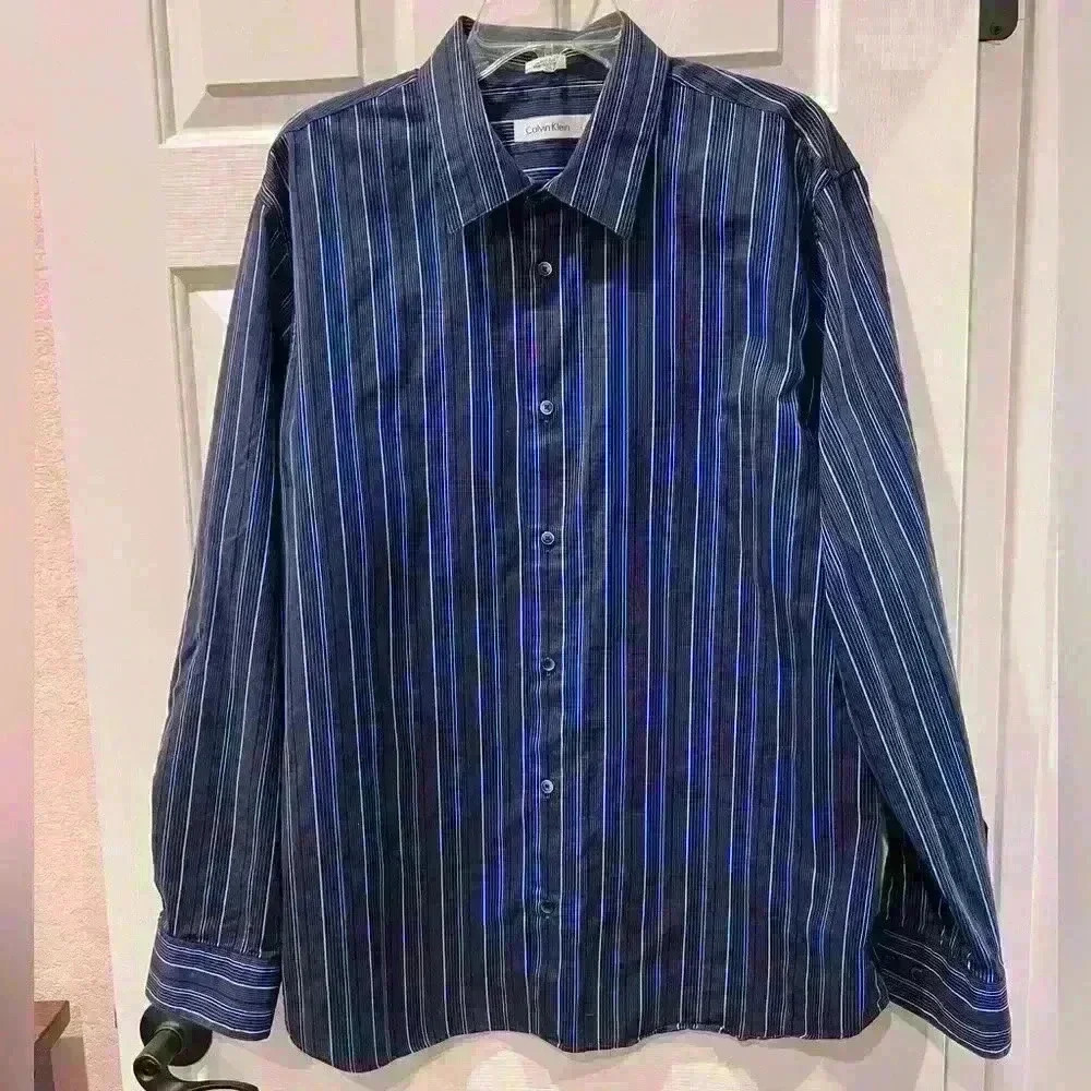 Calvin Klein long sleeve dress shirt. Size XL
